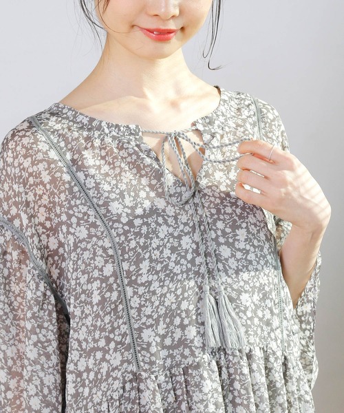 Crisp（クリスプ）の「リンクルフラワーワンピース（ワンピース・レディース・ベージュ/ダークグレー・FREE）」の19枚目の写真