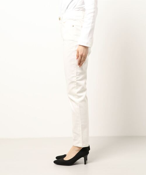 Rose Tiara(ローズティアラ)の「中空糸デニムストレートパンツ(White)(デニムパンツ・レディース・オフホワイト・42/40/46/38)」の7枚目の写真