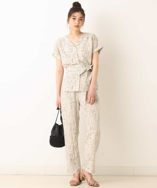 a.v.v（アーヴェヴェ）の「【a.v.v Charme/セットアップ対応】ドローイングタッチハイウエストテーパードパンツ（スラックス・レディース・ベージュ・38/36/40）」の2枚目の写真