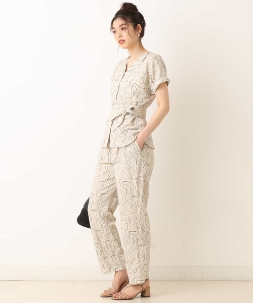 a.v.v（アーヴェヴェ）の「【a.v.v Charme/セットアップ対応】ドローイングタッチハイウエストテーパードパンツ（スラックス・レディース・ベージュ・38/36/40）」の3枚目の写真