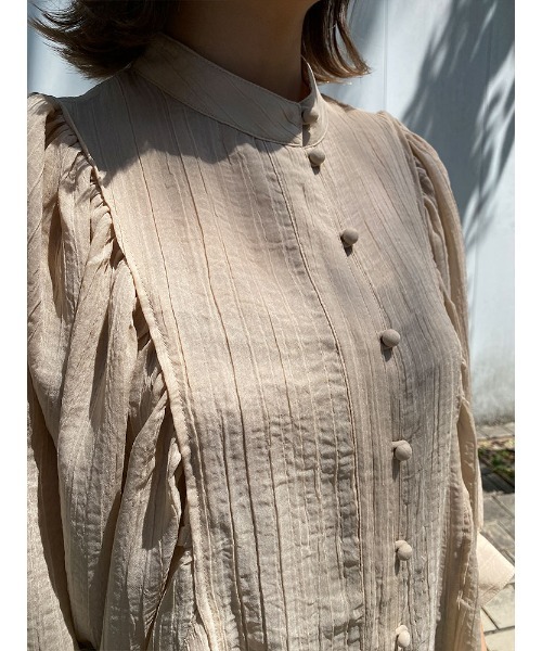 ENVYM（アンビー）の「ボリュームスリーブギャザーＢｌｏｕｓｅ（シャツ/ブラウス・レディース・ベージュ/ブラック/ホワイト・FREE）」の15枚目の写真