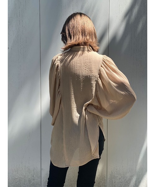 ENVYM（アンビー）の「ボリュームスリーブギャザーＢｌｏｕｓｅ（シャツ/ブラウス・レディース・ベージュ/ブラック/ホワイト・FREE）」の13枚目の写真