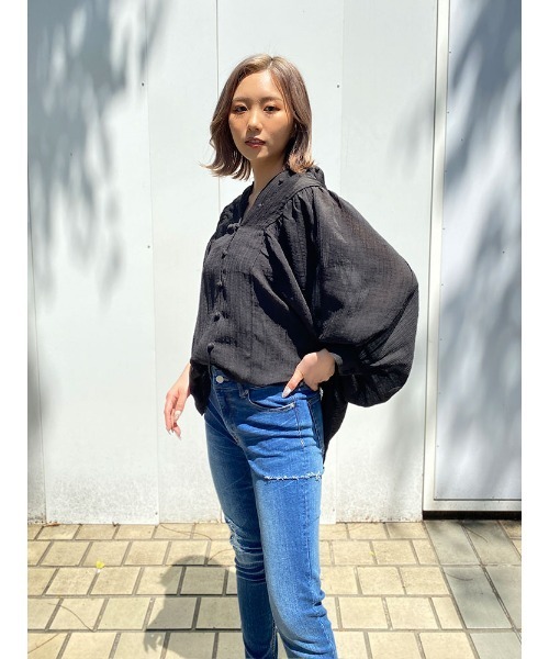 ENVYM（アンビー）の「ボリュームスリーブギャザーＢｌｏｕｓｅ（シャツ/ブラウス・レディース・ベージュ/ブラック/ホワイト・FREE）」の9枚目の写真