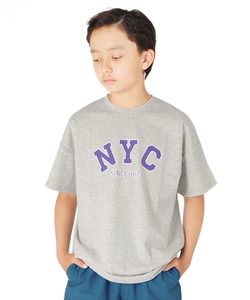 GLAZOS（グラソス）の「天竺・接触冷感ドロップショルダーアソートカレッジロゴ半袖Tシャツ（Tシャツ/カットソー・キッズ・ホワイト/パープル/チャコールグレー/グレー/マスタード/ブルー・130cm/140cm/150cm/160cm/170cm）」の3枚目の写真