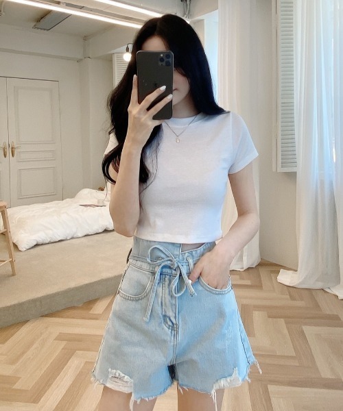 TOEASY(トゥイージー)の「『TOEASY/トゥイージー』Crop Plain short-sleeved T-shirt/クロップド丈 半袖Tシャツ(Tシャツ/カットソー・レディース・ホワイト/ブラック/ピンク/イエロー・FREE)」の1枚目の写真