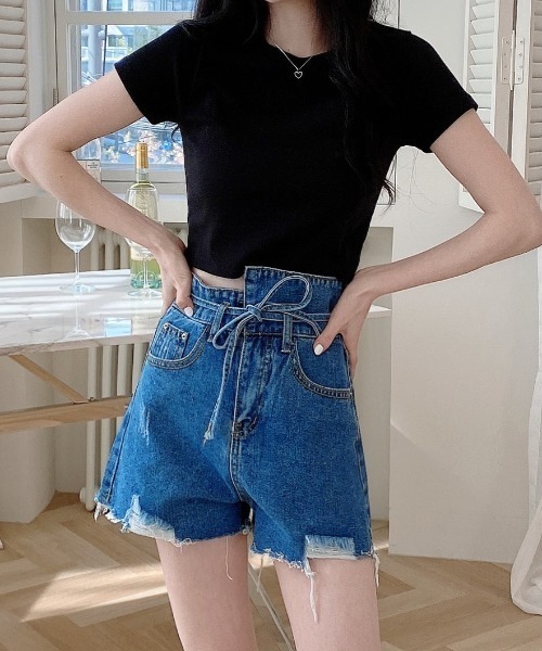 TOEASY(トゥイージー)の「『TOEASY/トゥイージー』Crop Plain short-sleeved T-shirt/クロップド丈 半袖Tシャツ(Tシャツ/カットソー・レディース・ホワイト/ブラック/ピンク/イエロー・FREE)」の2枚目の写真