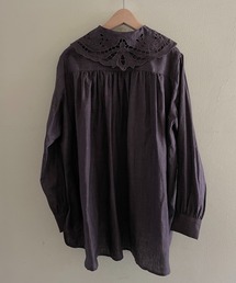 定価4.2万円 エリテ Heriter カットワークブラウス (黒) Heriter（エリテ）の「カットワークカラーブラウス（シャツ