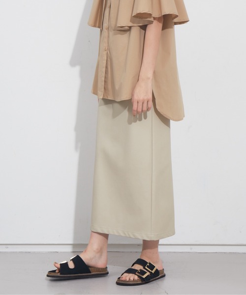 NOMINE(ノミネ)の「ペンシルフェイクレザースカート(スカート・レディース・ブラック/アイボリー/ホワイト系その他/ベージュ・S/M)」の2枚目の写真