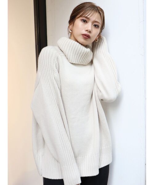 MURUA（ムルーア）の「【ONLINE限定】BIGタートルニットチュニック（ニット/セーター・レディース・ブラック/パープル/ブラウン/カーキ/アイボリー/モカ・FREE）」の2枚目の写真