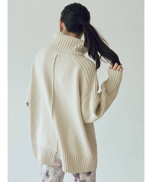 MURUA（ムルーア）の「【ONLINE限定】BIGタートルニットチュニック（ニット/セーター・レディース・ブラック/パープル/ブラウン/カーキ/アイボリー/モカ・FREE）」の7枚目の写真