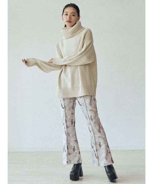 MURUA（ムルーア）の「【ONLINE限定】BIGタートルニットチュニック（ニット/セーター・レディース・ブラック/パープル/ブラウン/カーキ/アイボリー/モカ・FREE）」の8枚目の写真