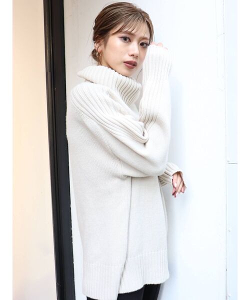 MURUA（ムルーア）の「【ONLINE限定】BIGタートルニットチュニック（ニット/セーター・レディース・ブラック/パープル/ブラウン/カーキ/アイボリー/モカ・FREE）」の16枚目の写真