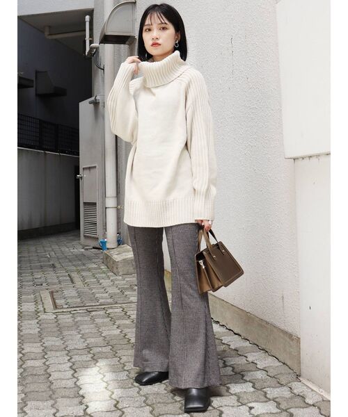 MURUA（ムルーア）の「【ONLINE限定】BIGタートルニットチュニック（ニット/セーター・レディース・ブラック/パープル/ブラウン/カーキ/アイボリー/モカ・FREE）」の19枚目の写真