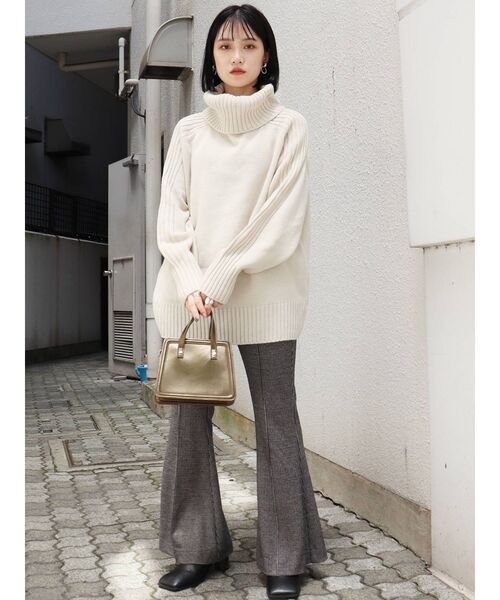 MURUA（ムルーア）の「【ONLINE限定】BIGタートルニットチュニック（ニット/セーター・レディース・ブラック/パープル/ブラウン/カーキ/アイボリー/モカ・FREE）」の20枚目の写真