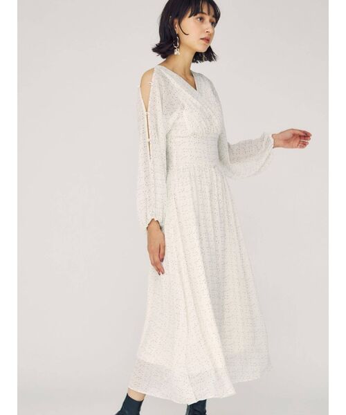 MERCURYDUO(マーキュリーデュオ)の「2WAYオープンショルダードットシャーリングワンピ-ス(ワンピース・レディース・オフホワイト/ブラック・FREE)」の5枚目の写真