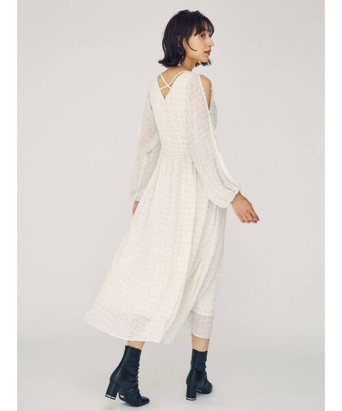 MERCURYDUO(マーキュリーデュオ)の「2WAYオープンショルダードットシャーリングワンピ-ス(ワンピース・レディース・オフホワイト/ブラック・FREE)」の6枚目の写真
