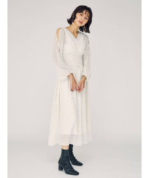 MERCURYDUO(マーキュリーデュオ)の「2WAYオープンショルダードットシャーリングワンピ-ス(ワンピース・レディース・オフホワイト/ブラック・FREE)」の7枚目の写真