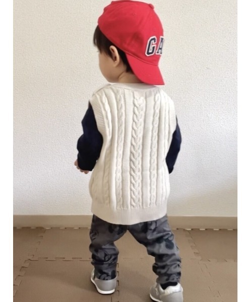 GAP(ギャップ)の「ケーブル セーターベスト (ベビー)(ベスト・キッズ・ネイビー/アイボリー/ライトグレー・12-18M/18-24M/6-12M/3-6M/0-3M)」の7枚目の写真