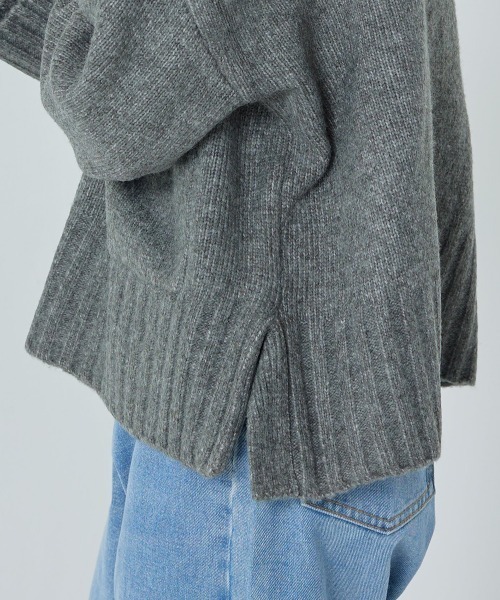 OMNES(オムネス)の「シャギービッグポケットプルオーパーニット(ニット/セーター・レディース・ベージュ/グレー/サックスブルー/オレンジ・FREE)」の8枚目の写真