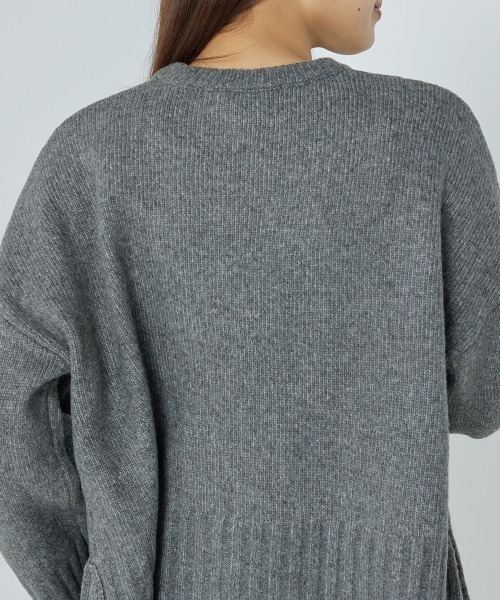 OMNES(オムネス)の「シャギービッグポケットプルオーパーニット(ニット/セーター・レディース・ベージュ/グレー/サックスブルー/オレンジ・FREE)」の6枚目の写真