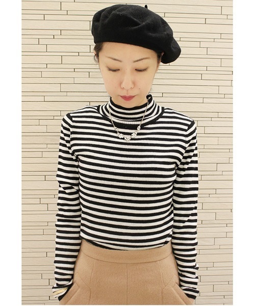 La TOTALITE(ラトータリテ)の「リブハイネックプルオーバー。(ニット/セーター・レディース・ホワイト/ネイビー/マルチ・FREE)」の1枚目の写真