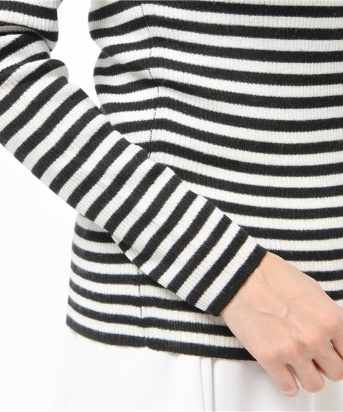 La TOTALITE(ラトータリテ)の「リブハイネックプルオーバー。(ニット/セーター・レディース・ホワイト/ネイビー/マルチ・FREE)」の5枚目の写真