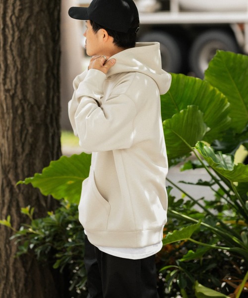 URBAN RESEARCH（アーバンリサーチ）の「ライトダンボール プルオーバーパーカー（パーカー・メンズ・ベージュ/グレー/チャコールグレー/ブラック・MEDIUM/LARGE）」の18枚目の写真