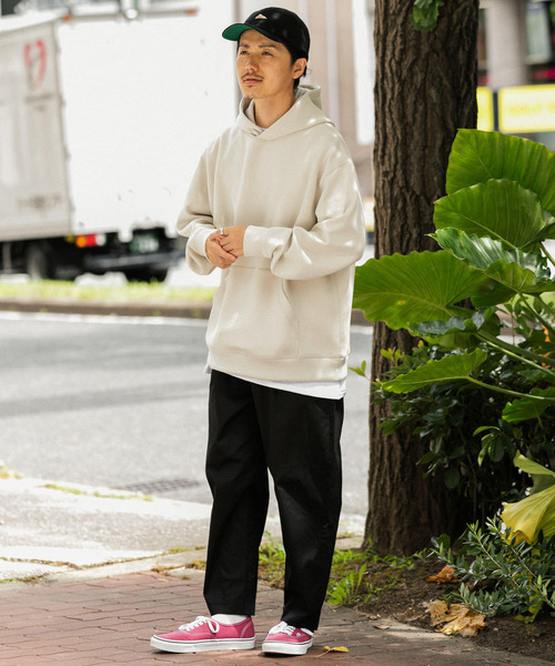 URBAN RESEARCH（アーバンリサーチ）の「ライトダンボール プルオーバーパーカー（パーカー・メンズ・ベージュ/グレー/チャコールグレー/ブラック・MEDIUM/LARGE）」の19枚目の写真