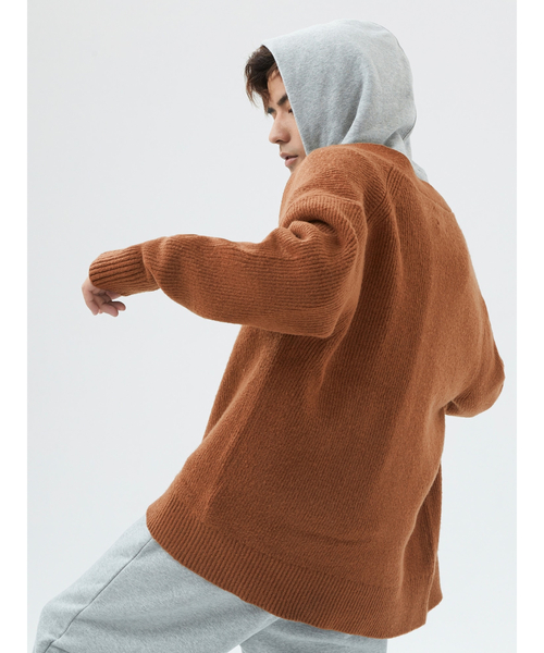 GAP（ギャップ）の「オーバーサイズ Vネック カーディガン（カーディガン/ボレロ・メンズ・ブラウン系その他/ブラック/ベージュ系その他/ブルー系その他・XS/S/M/L/XL）」の7枚目の写真