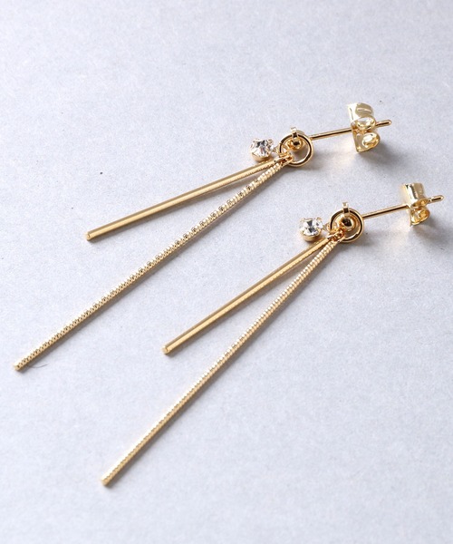 Manon's Selection（マノンズセレクション）の「1粒ストーンダブルラインピアス（ピアス（両耳用）・レディース・シルバー/ゴールド・ONE SIZE）」の4枚目の写真