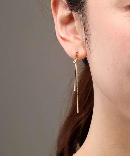 Manon's Selection（マノンズセレクション）の「1粒ストーンダブルラインピアス（ピアス（両耳用）・レディース・シルバー/ゴールド・ONE SIZE）」の6枚目の写真
