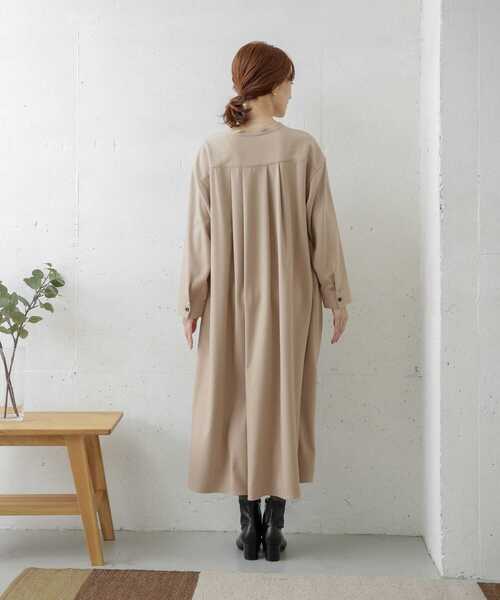 URBAN RESEARCH DOORS（アーバンリサーチドアーズ）の「ツイルスキッパータックワンピース（ワンピース・レディース・ベージュ/グリーン/ネイビー・ONE）」の11枚目の写真