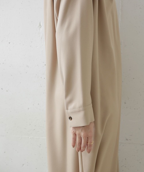 URBAN RESEARCH DOORS（アーバンリサーチドアーズ）の「ツイルスキッパータックワンピース（ワンピース・レディース・ベージュ/グリーン/ネイビー・ONE）」の9枚目の写真