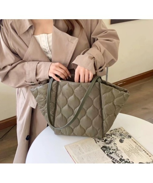 MAISON BREEZE（メゾンブリーズ）の「【MAISON BREEZE】キルティングショッピングトート SCCH040（トートバッグ・レディース・ブラック/カーキ/ホワイト/ベージュ・FREE）」の13枚目の写真