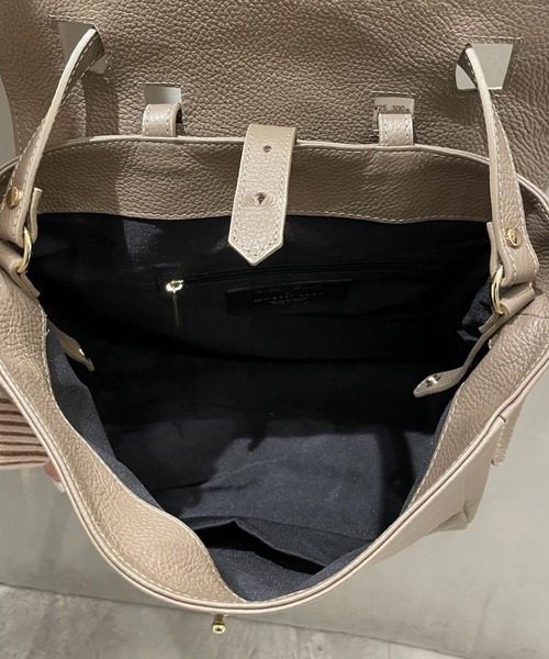 Scrap Book(スクラップブック)の「【MY BEST BAG】エンボスフラップリュック(バックパック/リュック・レディース・ブラック/ベージュ・FREE)」の17枚目の写真