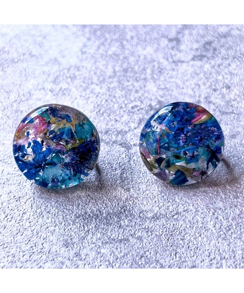 tone(トーン)の「【Willija】金属アレルギー対応《花景》フラワーイヤリング大(MA)(イヤリング・レディース・ホワイト/パープル/ブルー/パープル系その他2/ローズ/レッド/ブラック/グリーン/ロイヤルブルー/バイオレット/オレンジ/アクア/ライム/シルバー/ゴールド/パープル系2/パープル系1・FREE)」の6枚目の写真