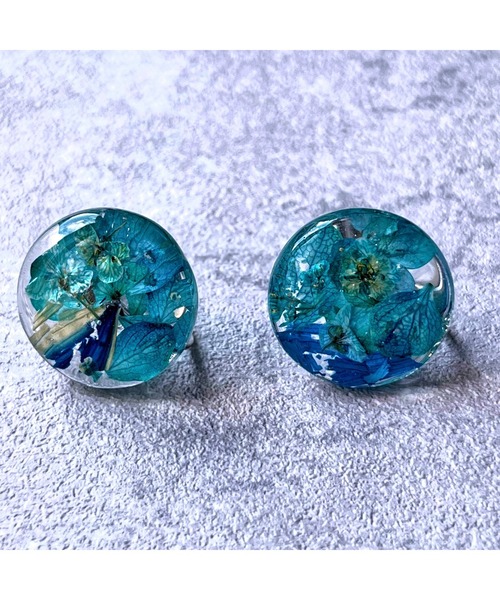 tone(トーン)の「【Willija】金属アレルギー対応《花景》フラワーイヤリング大(MA)(イヤリング・レディース・ホワイト/パープル/ブルー/パープル系その他2/ローズ/レッド/ブラック/グリーン/ロイヤルブルー/バイオレット/オレンジ/アクア/ライム/シルバー/ゴールド/パープル系2/パープル系1・FREE)」の7枚目の写真