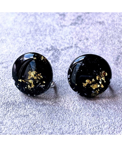 tone(トーン)の「【Willija】金属アレルギー対応《花景》フラワーイヤリング大(MA)(イヤリング・レディース・ホワイト/パープル/ブルー/パープル系その他2/ローズ/レッド/ブラック/グリーン/ロイヤルブルー/バイオレット/オレンジ/アクア/ライム/シルバー/ゴールド/パープル系2/パープル系1・FREE)」の2枚目の写真
