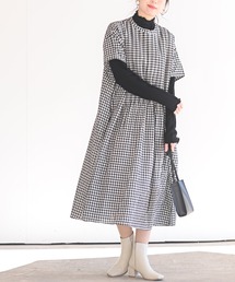 後開きピンタックワンピース