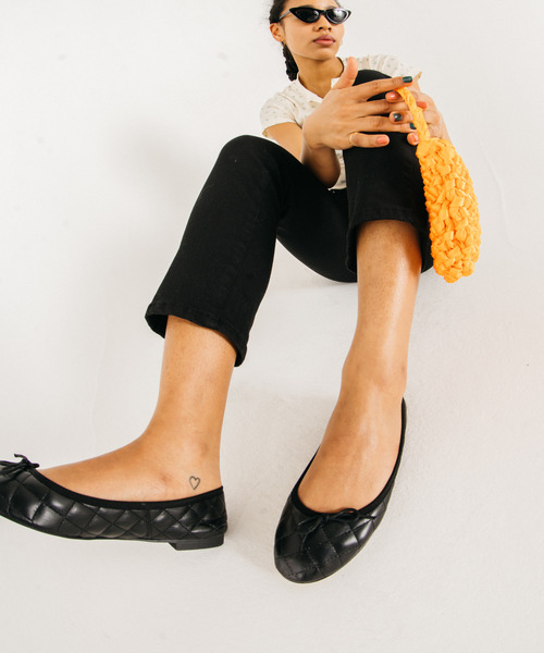 GIMME GIMME（ギミーギミー）の「【GIMME GIMME】Quilting ballet shoes gims22s001（バレエシューズ・レディース・アイボリー/ブラック・38/37/39/36/40）」の2枚目の写真