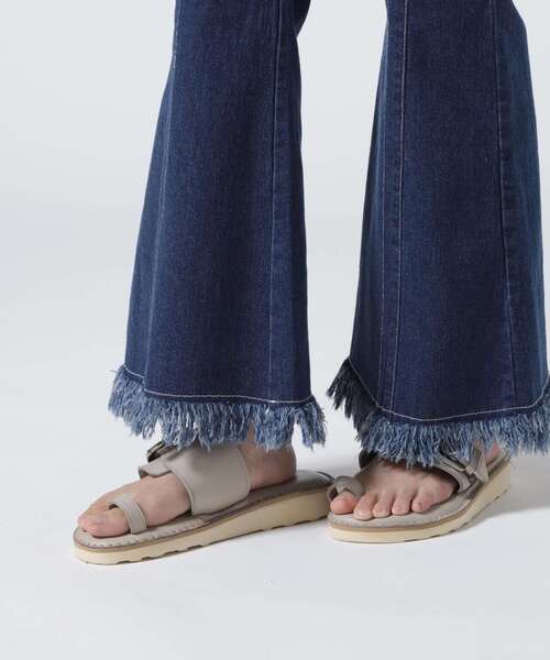AULA AILA（アウラアイラ）の「AULA AILA/アウラアイラ/FRINGE DENIM PANTS（デニムパンツ・レディース・ブルー・1）」の16枚目の写真