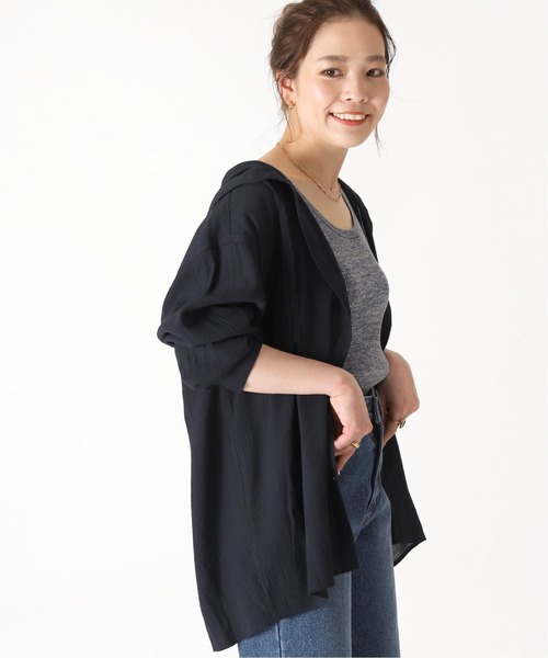 B.C STOCK（ベーセーストック）の「フード羽織シャツ（シャツ/ブラウス・レディース・ホワイト/チャコールグレー/ネイビー・FREE）」の6枚目の写真