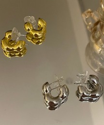 mebole（メボレ）の「エンボスデザインフープピアス（ピアス（両耳用））」