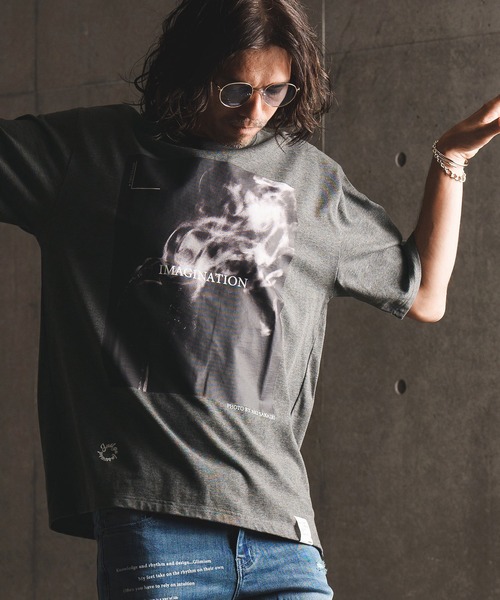 GLIMCLAP(グリムクラップ)の「mt7984-PhotographerAKI SAKAIRIcollaboration T-Shirt Tシャツ(Tシャツ/カットソー・メンズ・ホワイト/ミックスグレー/ブラック・S/L/M)」の1枚目の写真
