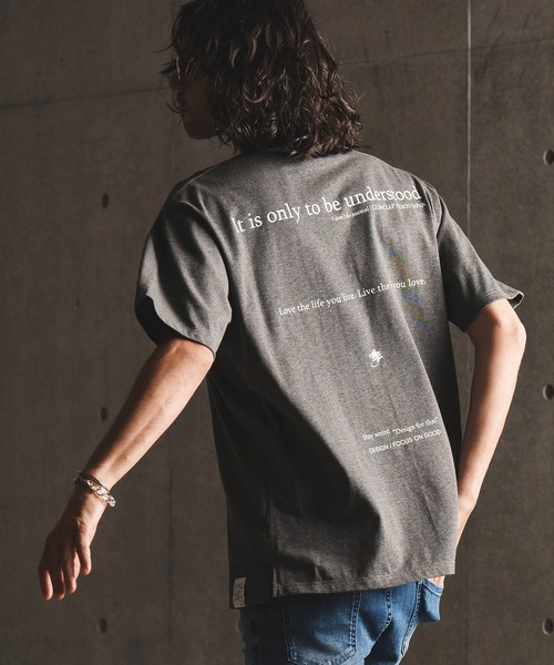 GLIMCLAP(グリムクラップ)の「mt7984-PhotographerAKI SAKAIRIcollaboration T-Shirt Tシャツ(Tシャツ/カットソー・メンズ・ホワイト/ミックスグレー/ブラック・S/L/M)」の17枚目の写真