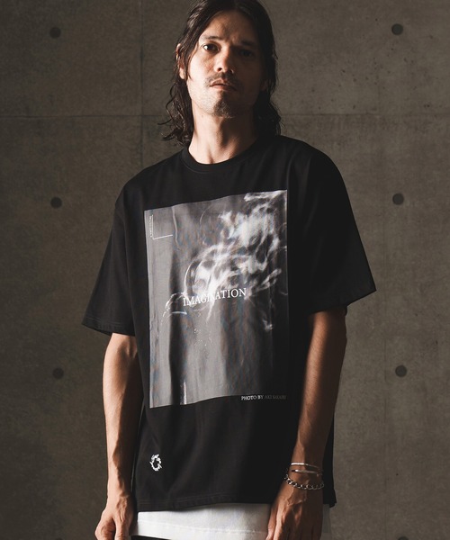 GLIMCLAP(グリムクラップ)の「mt7984-PhotographerAKI SAKAIRIcollaboration T-Shirt Tシャツ(Tシャツ/カットソー・メンズ・ホワイト/ミックスグレー/ブラック・S/L/M)」の11枚目の写真