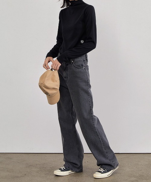 muahmuah(ムーアムーア)の「A'GEM/9 × .kom『muah muah/ムーアムーア』RUFFLE GOLGI TURTLENECK T-SHIRT/ラッフル タートルネックロングスリーブカットソー(Tシャツ/カットソー・レディース・チャコールグレー/ライトブルー/ブラック/アイボリー・FREE)」の7枚目の写真