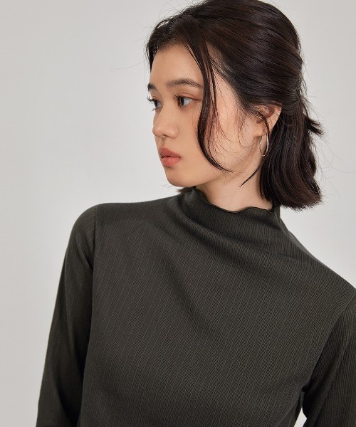 muahmuah(ムーアムーア)の「A'GEM/9 × .kom『muah muah/ムーアムーア』RUFFLE GOLGI TURTLENECK T-SHIRT/ラッフル タートルネックロングスリーブカットソー(Tシャツ/カットソー・レディース・チャコールグレー/ライトブルー/ブラック/アイボリー・FREE)」の12枚目の写真