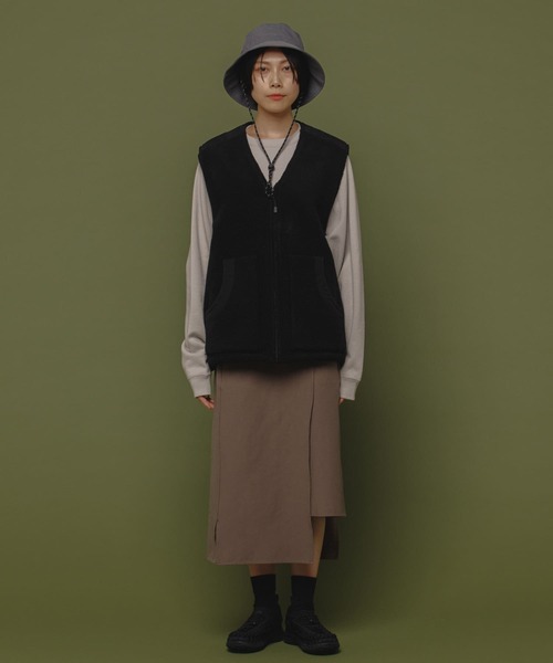 Uiscel(ユイセル)の「Uiscel フリースオーバーベスト(ベスト・メンズ・ブラック/ライトベージュ・LARGE/MEDIUM)」の8枚目の写真