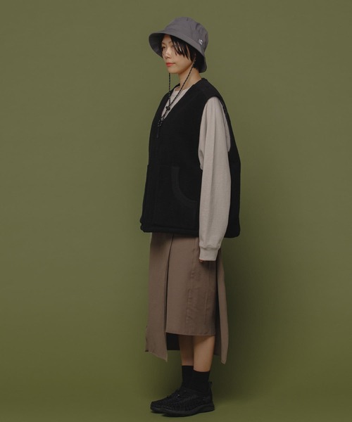 Uiscel(ユイセル)の「Uiscel フリースオーバーベスト(ベスト・メンズ・ブラック/ライトベージュ・LARGE/MEDIUM)」の9枚目の写真